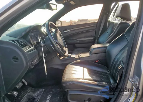 2015 Chrysler 300 S z USA, uszkodzony, nr VIN 2C3CCABG0FH848876